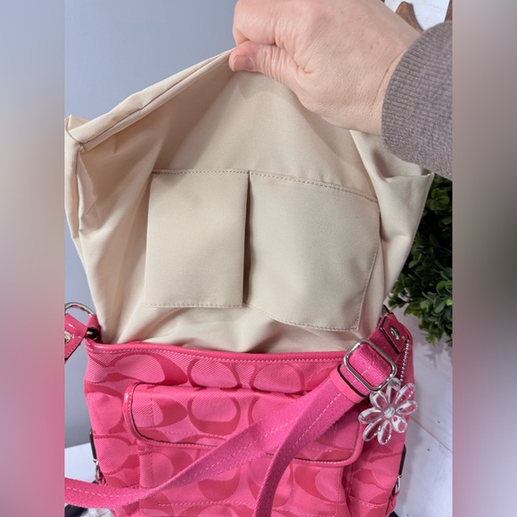 Coach Pink Signature C Nylon Crossbody Bag Rare Clear Daisy Flower Charm Hangtag - Picture 16 of 16